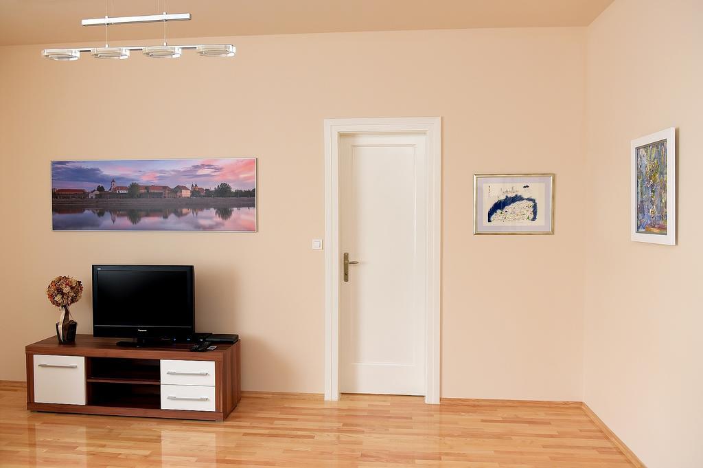 Apartman Cesaric Eszék Kültér fotó